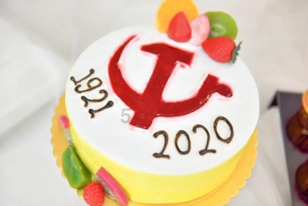 她天生丰满迷人，与黄晓明蜜恋3年，有多少事，你还不知道？